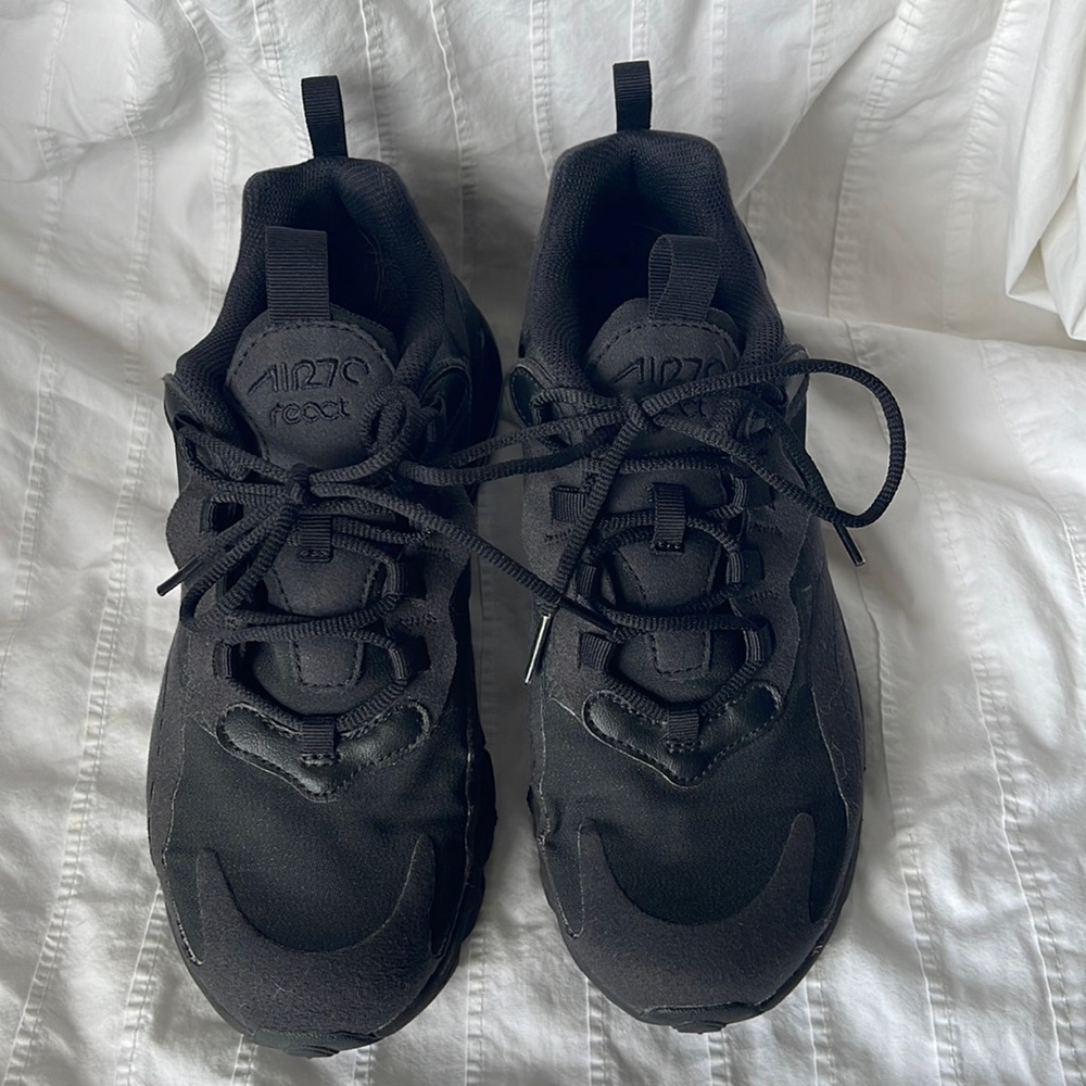 Youth size 5.5 Nike Air Max 270 black